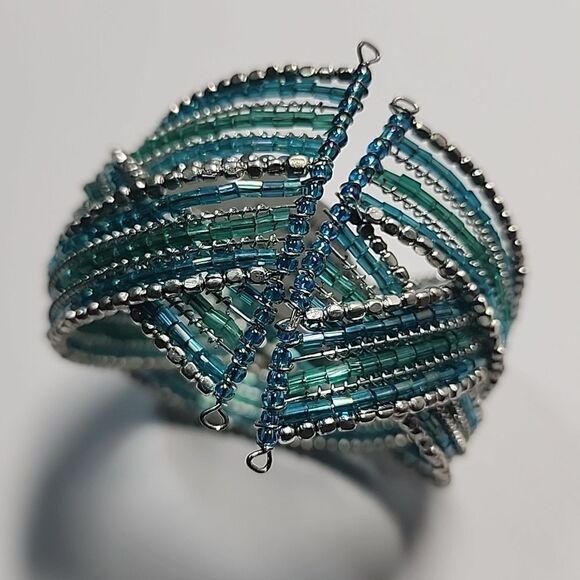 Pier 1 Elegant Silver and Teal Beaded Women's Bracelet - Picture 2 of 3